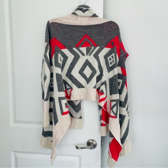 Forever 21 Aztec Knit Cardigan Size L - Picture 7 of 9
